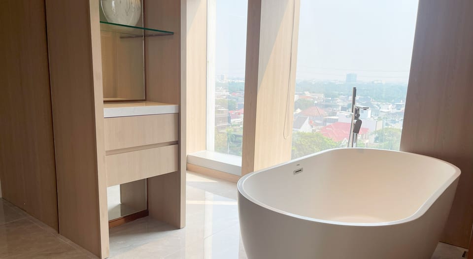 Panoramic Room | Bathroom | Shower, rainfall showerhead, free toiletries, hair dryer