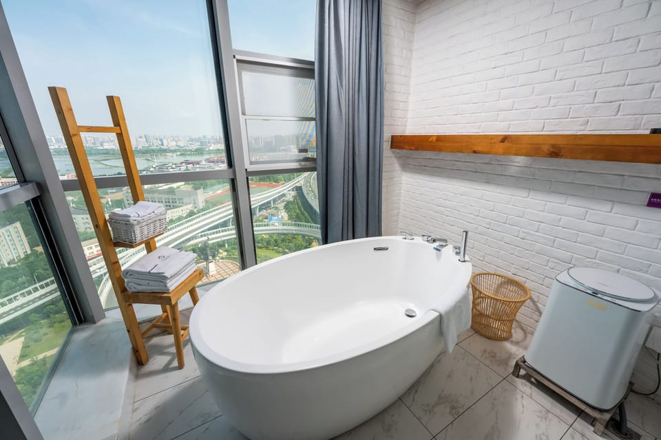 Luxury Room, 1 Queen Bed | Premium bedding, desk, laptop workspace, blackout drapes