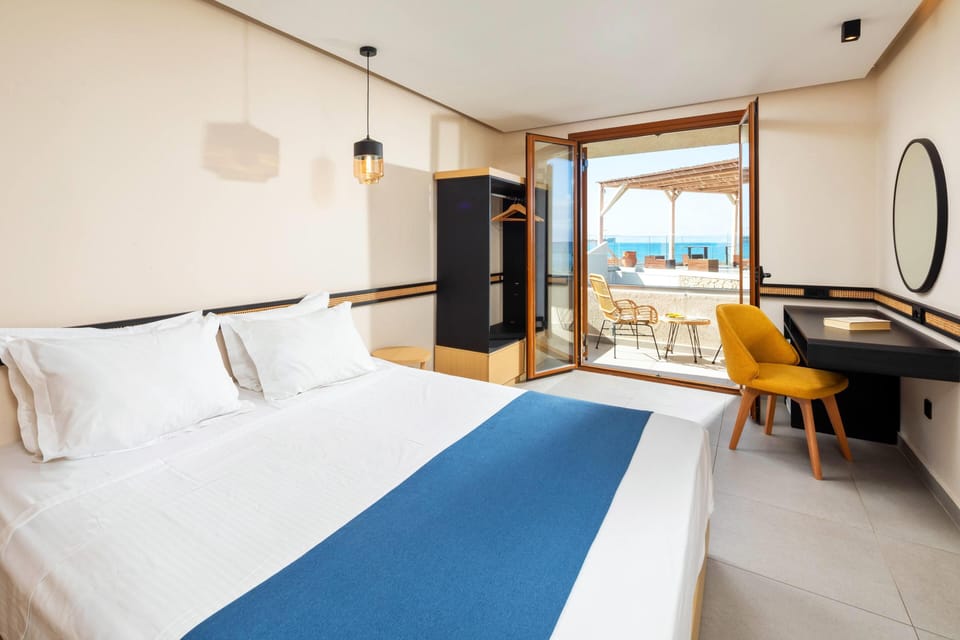 In-room safe, desk, laptop workspace, soundproofing