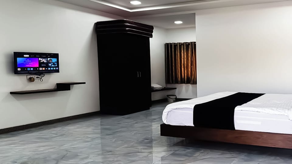 1 bedroom, down comforters, memory foam beds, minibar