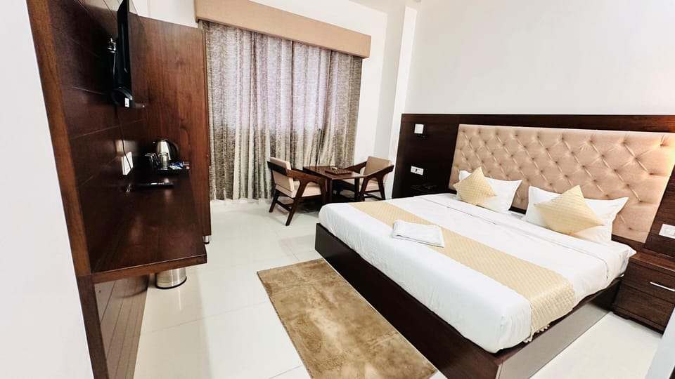 Superior Room | Laptop workspace, free WiFi