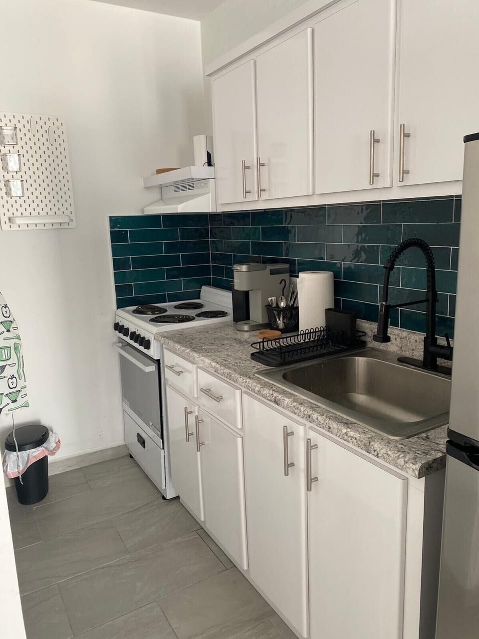 Comfort Apartment, 2 Queen Beds, Kitchen, Poolside | Private kitchen | Coffee/tea maker, toaster, cleaning supplies