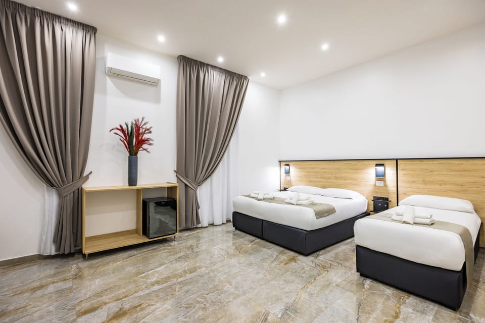Family Quadruple Room | Desk, laptop workspace, free WiFi