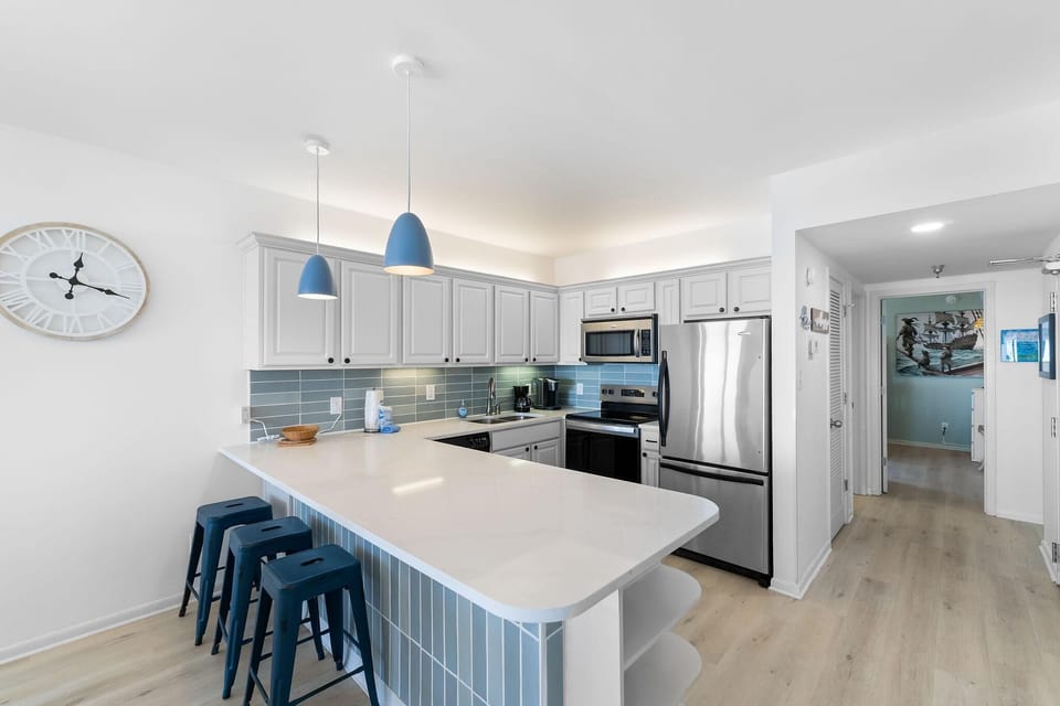 Condo, Multiple Beds (Romar Place 806) | Private kitchen | Oven, toaster