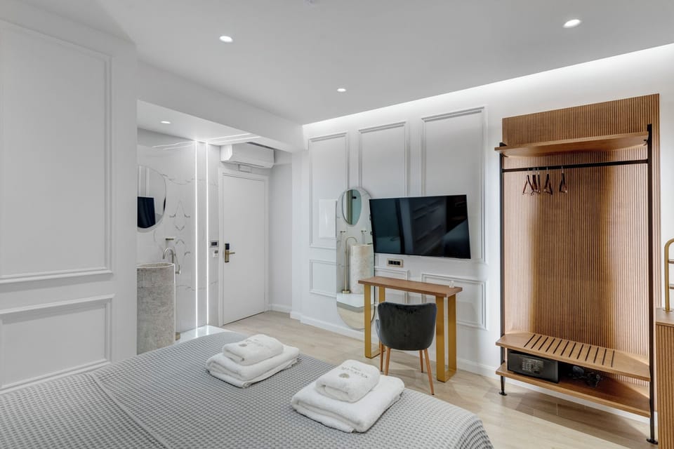Luxury Double or Twin Room, Balcony | In-room safe, laptop workspace, blackout drapes, soundproofing