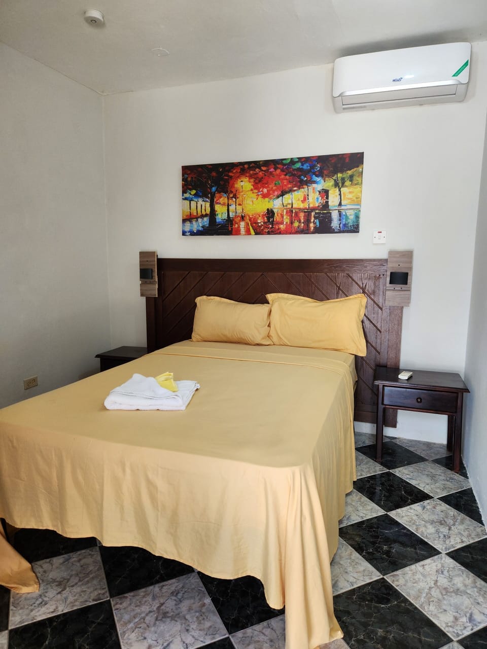 WiFi (free), bed sheets
