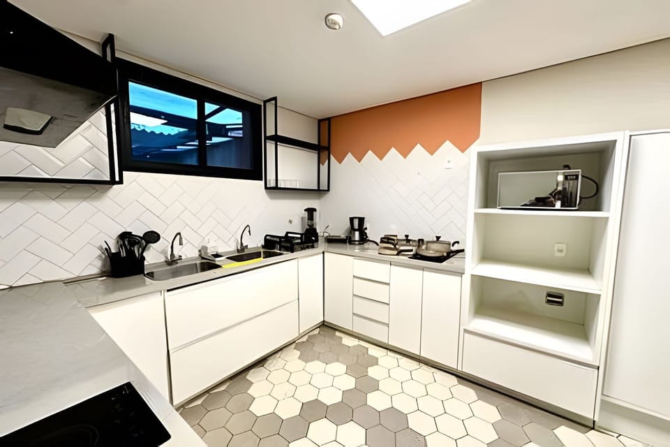 Fridge, microwave, stovetop, cookware/dishes/utensils