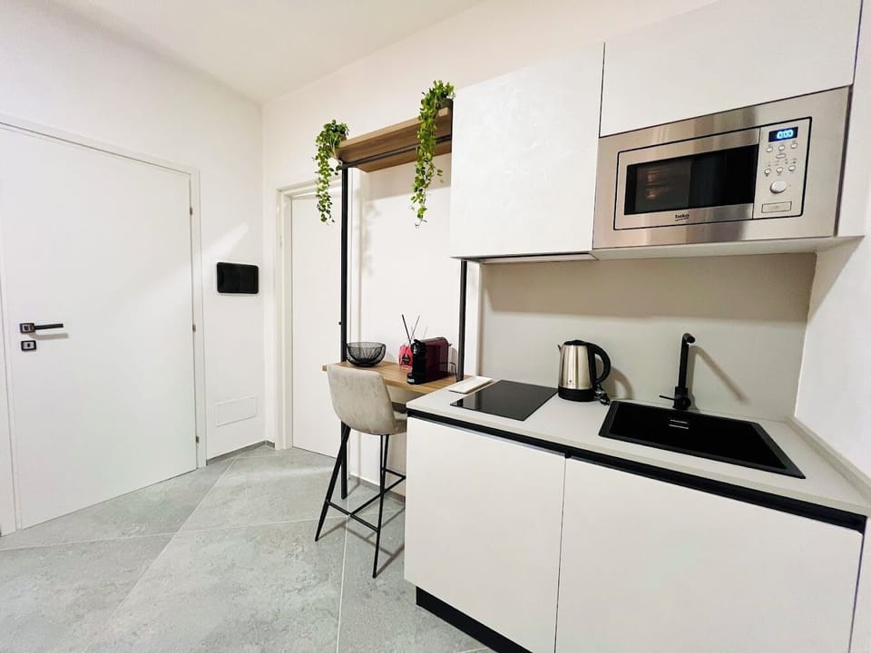 Camera matrimoniale Junior con balcone | Private kitchen | Mini-fridge, microwave, stovetop, coffee/tea maker
