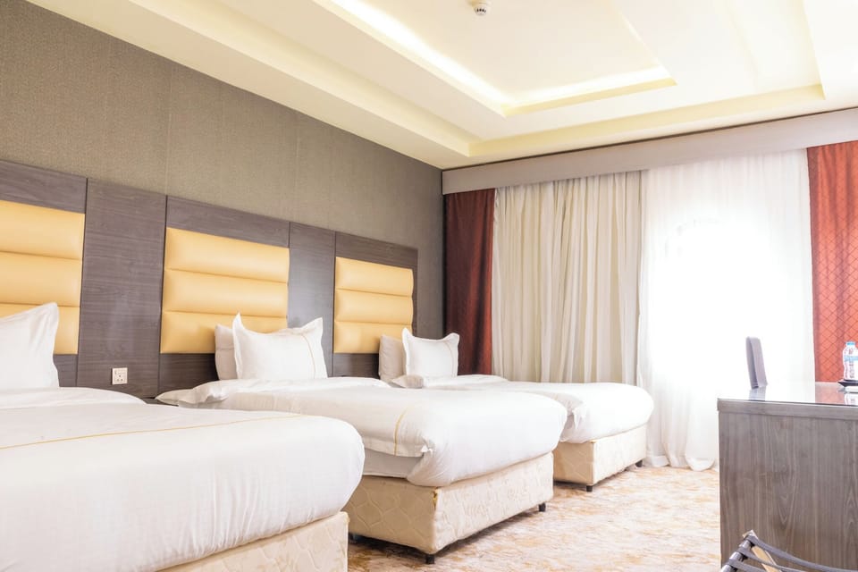 Basic Triple Room | In-room safe, desk, laptop workspace, soundproofing