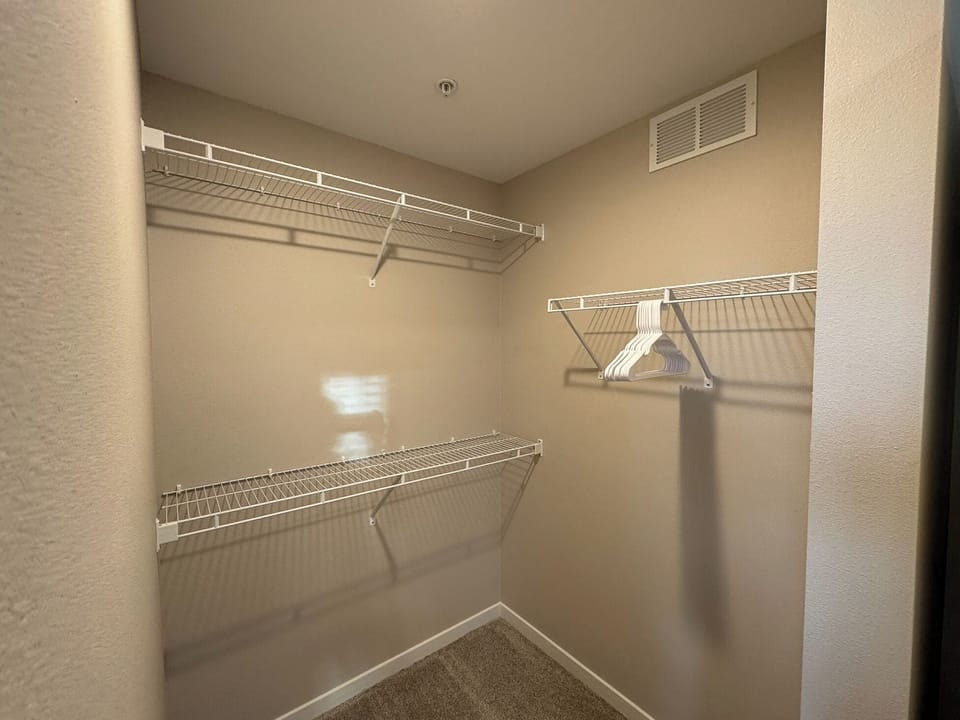 4 bedrooms, iron/ironing board, free WiFi