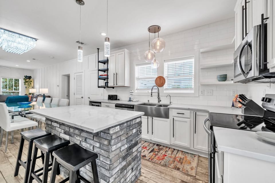 House, Multiple Beds (Kitties Koop) | Private kitchen | Oven, toaster