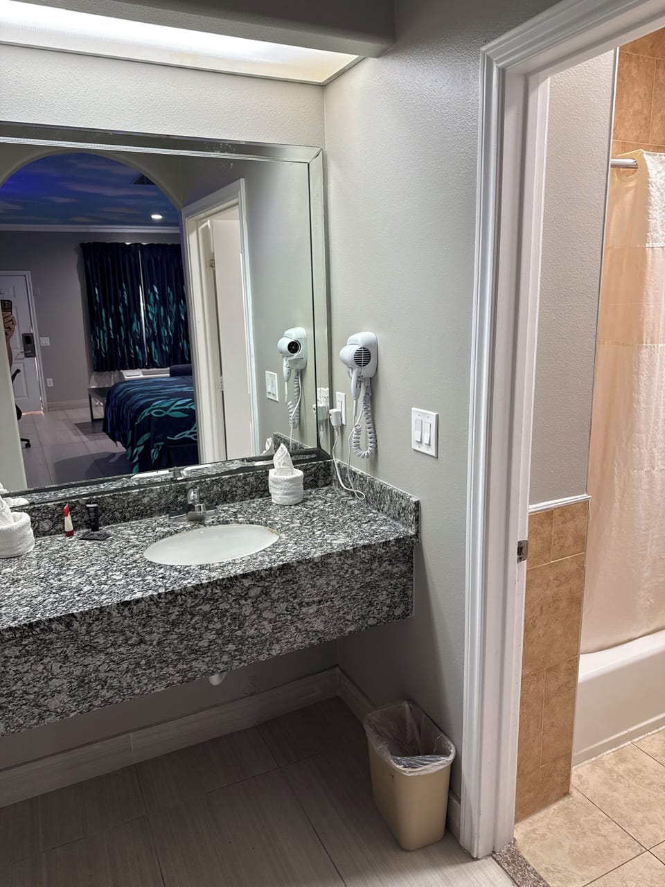 Basic Single Room, 1 Bedroom, Smoking, Bathtub | Bathroom | Bathtub, hair dryer, towels, soap