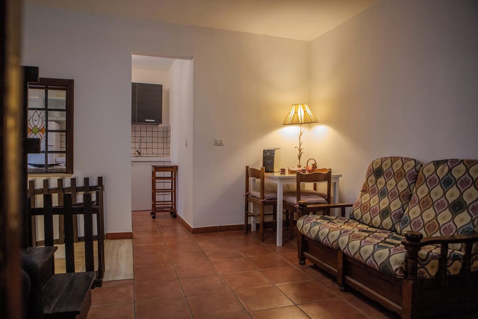 House, Balcony | Living area | 32-inch flat-screen TV with digital channels, TV
