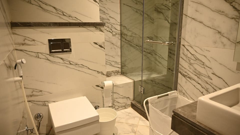 Family Studio, Park View | Bathroom | Free toiletries, soap, shampoo, toilet paper