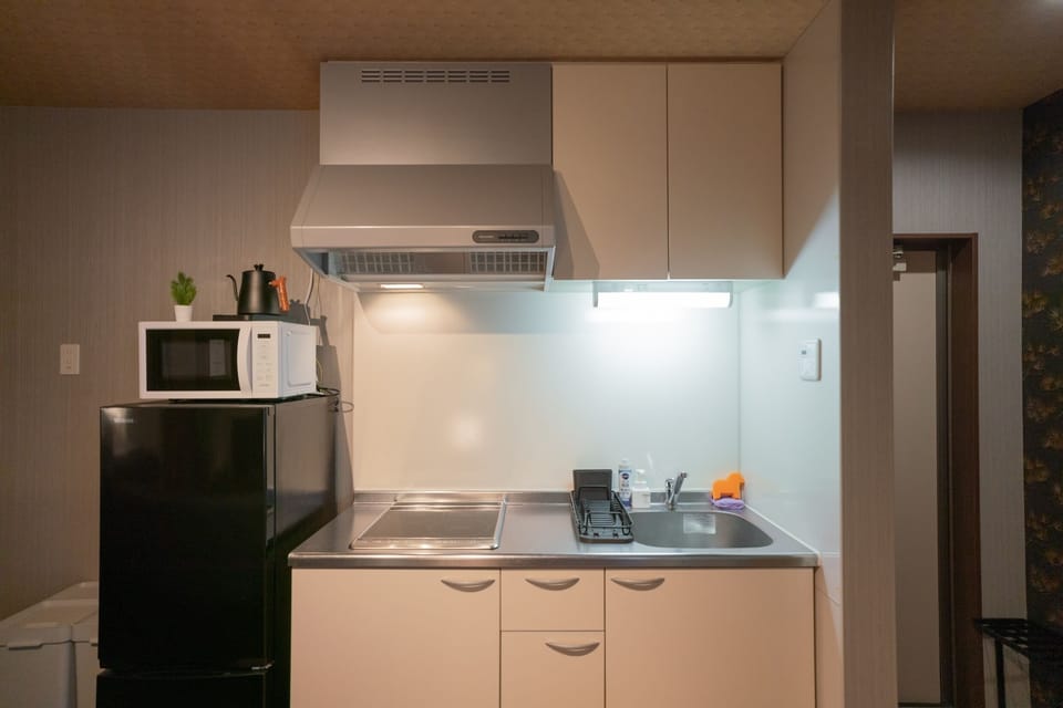 Comfort Room, Non Smoking | Private kitchen | Electric kettle