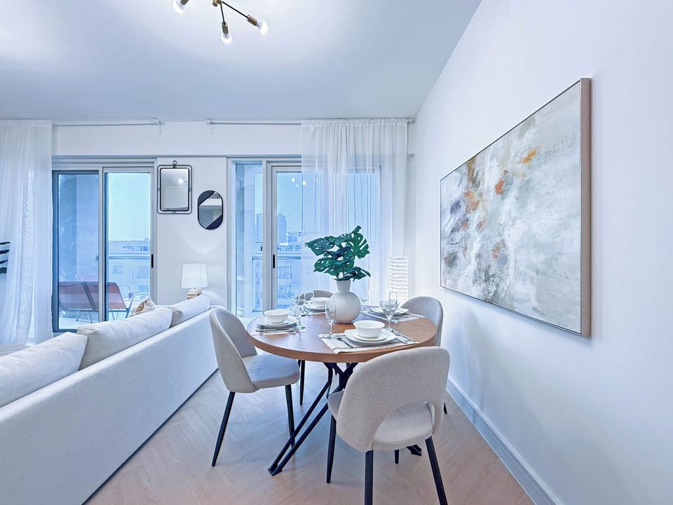 Premium Apartment, 2 Bedrooms, Lake View | Dining room