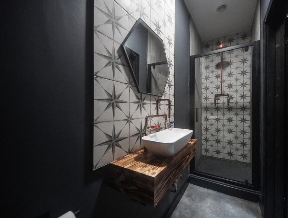 Shower, free toiletries, towels, soap