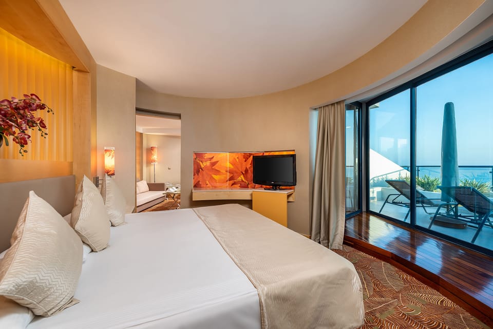 Deluxe Süit, Deniz Manzarali | Premium bedding, free minibar, in-room safe, free WiFi