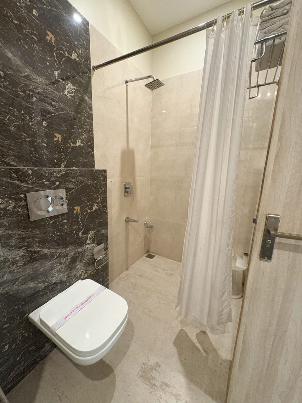 Combined shower/tub, towels, soap, shampoo