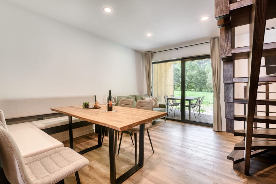 House | 3 bedrooms, desk
