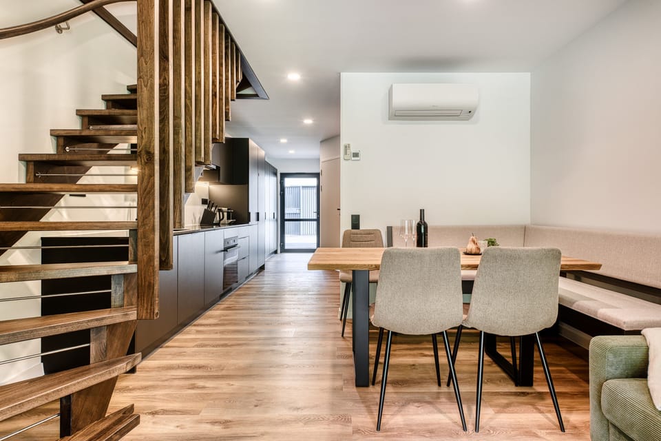 House | 3 bedrooms, desk