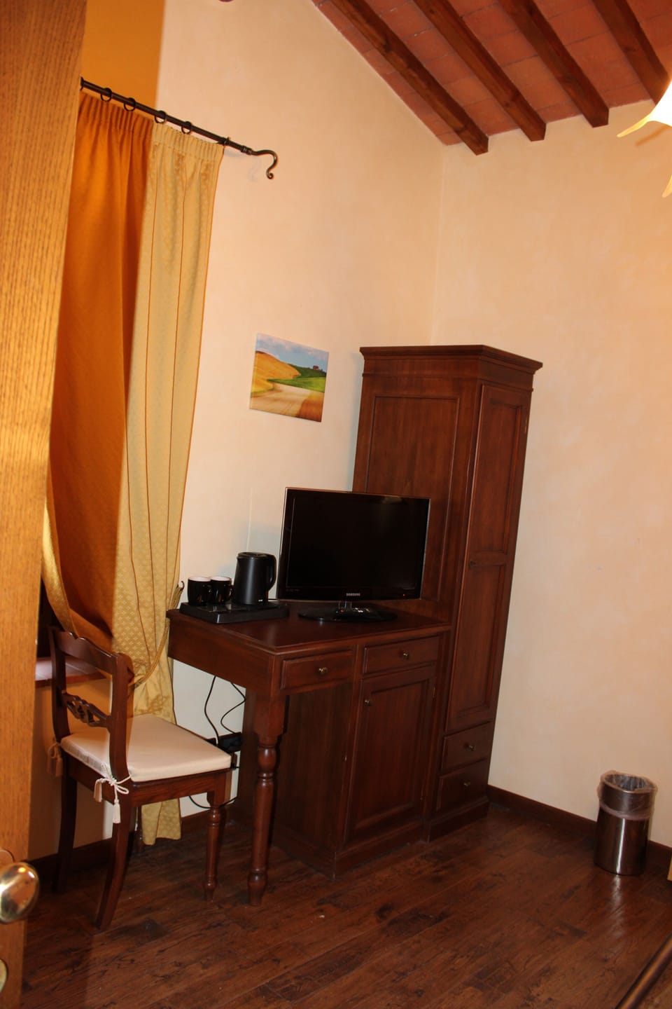 Down comforters, in-room safe, desk, bed sheets