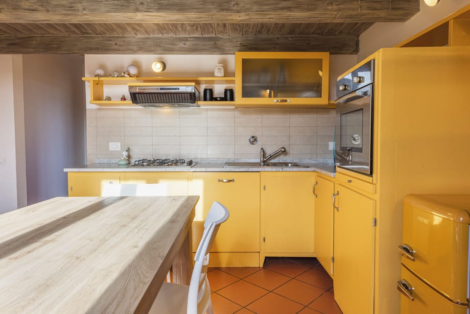 Comfort Apartment | Private kitchen | Fridge, oven, stovetop, cookware/dishes/utensils