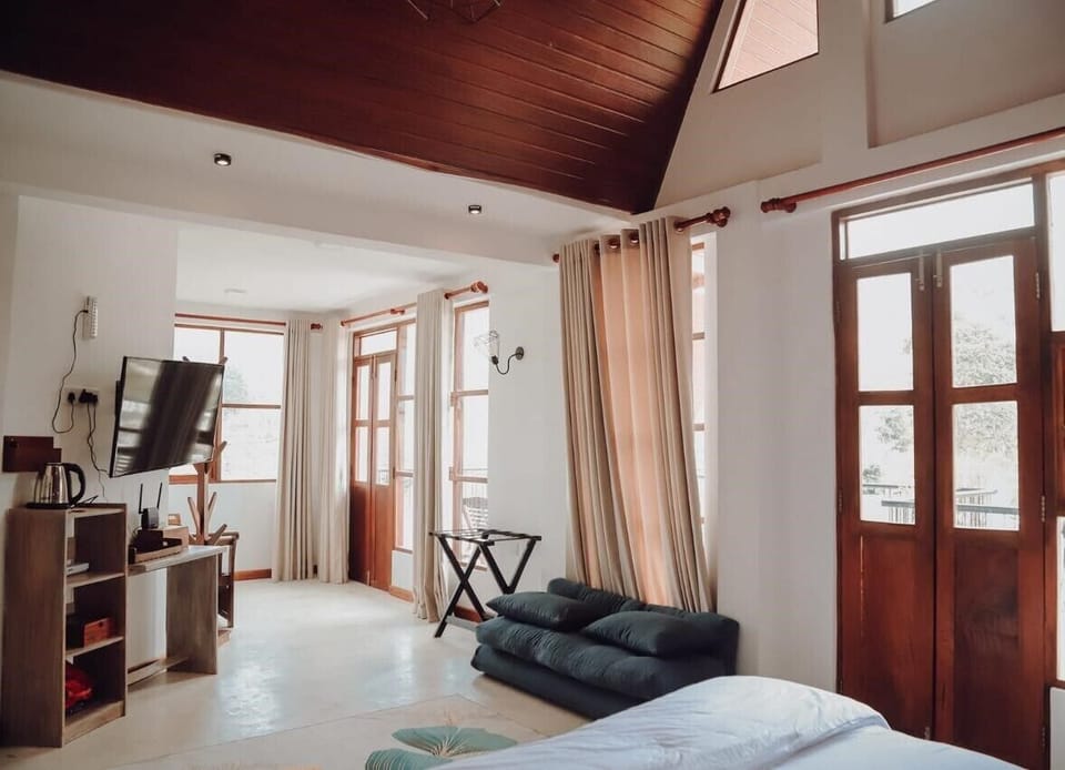 Deluxe Double Room | In-room safe, desk, laptop workspace, soundproofing