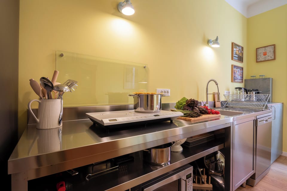 Superior Apartment | Private kitchen | Full-size fridge, microwave, oven, stovetop