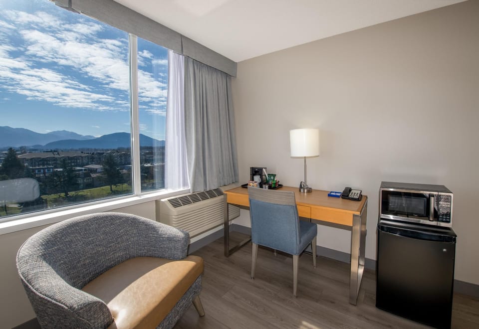 Room, 1 King Bed, Lake View (Coast King with Pond View) | Room amenity
