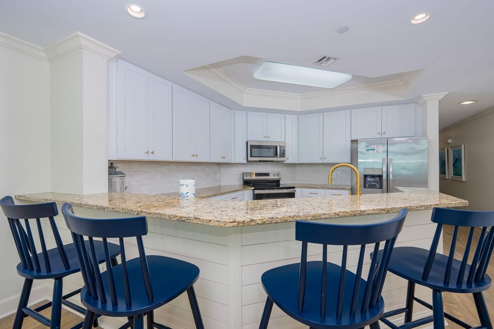 Condo, 3 Bedrooms | Private kitchen | Coffee/tea maker, fridge, oven