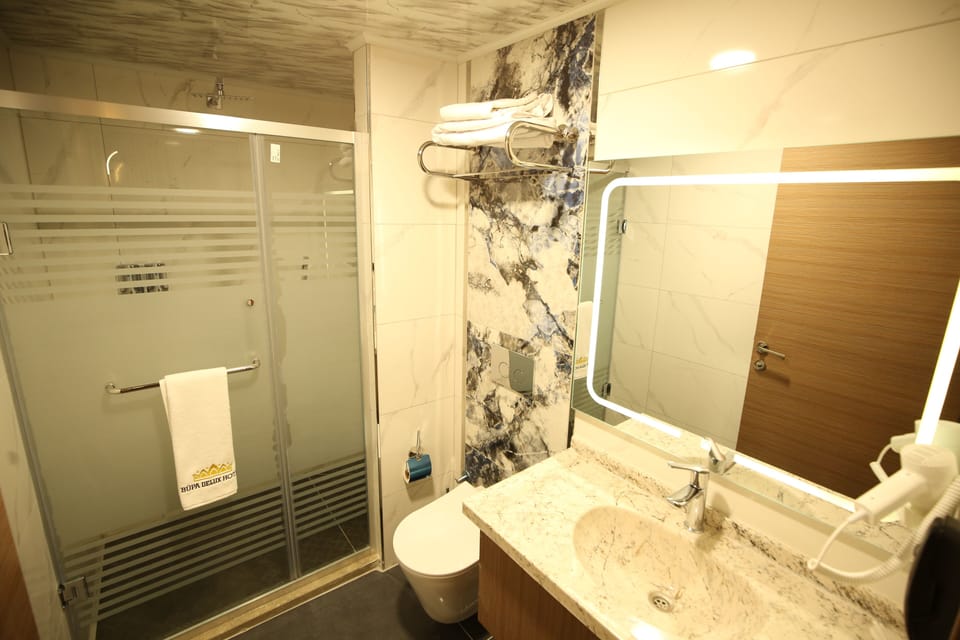 Twin Room | Bathroom | Separate tub and shower, jetted tub, hair dryer, slippers