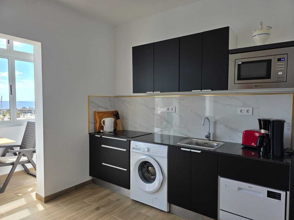 Apartment, 2 Bedrooms, Smoking | Laundry
