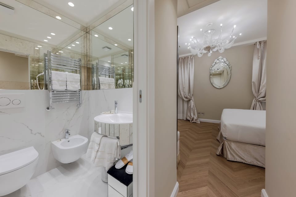 Superior Room | Bathroom | Shower, free toiletries, hair dryer, slippers
