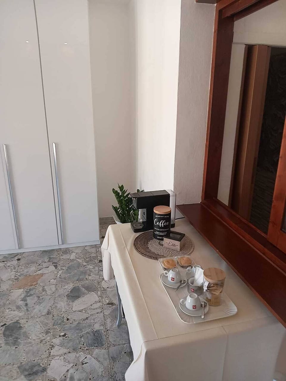 Superior Room, Balcony, Partial Sea View | In-room dining