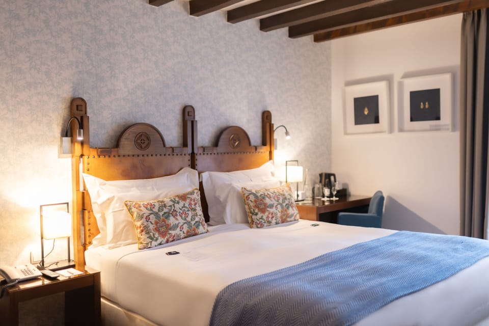 Superior Double or Twin Room, Balcony, River View | Hypo-allergenic bedding, minibar, in-room safe, soundproofing