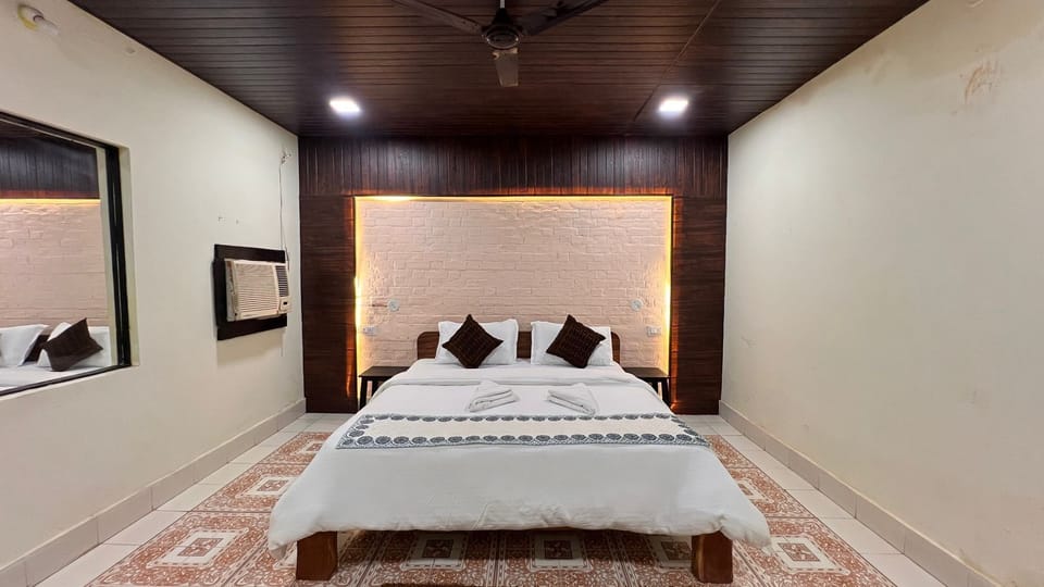 Deluxe Double or Twin Room, Resort View | Laptop workspace