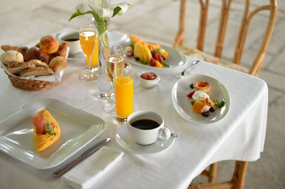 Daily buffet breakfast for a fee