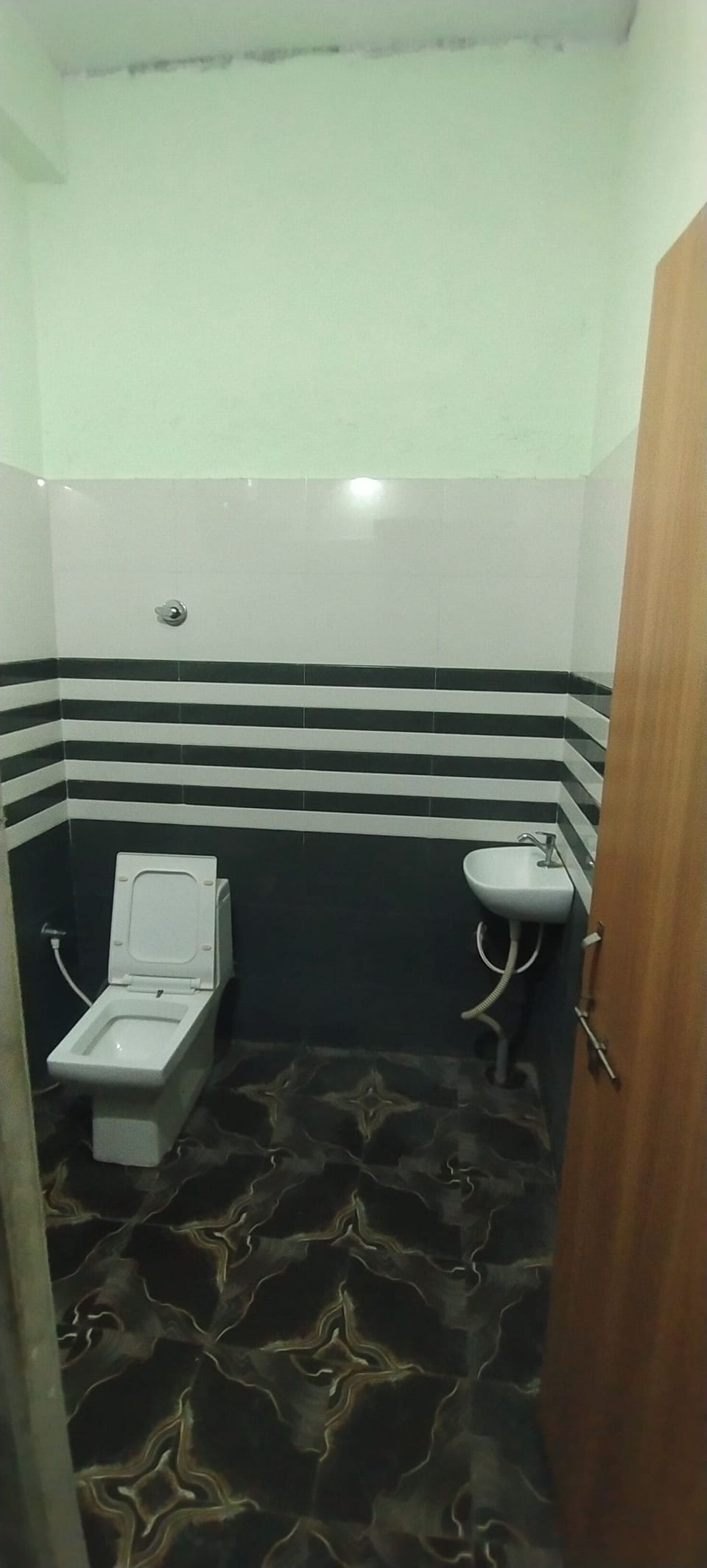 Comfort Single Room, City View | Bathroom | Shower, hydromassage showerhead, slippers, soap