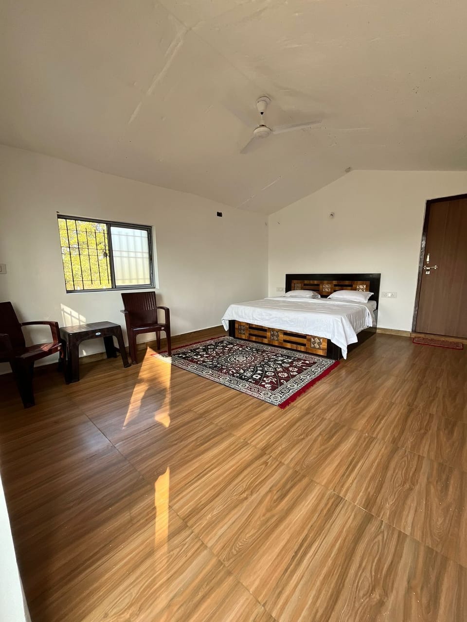 Economy Room | In-room safe, blackout drapes, soundproofing, iron/ironing board