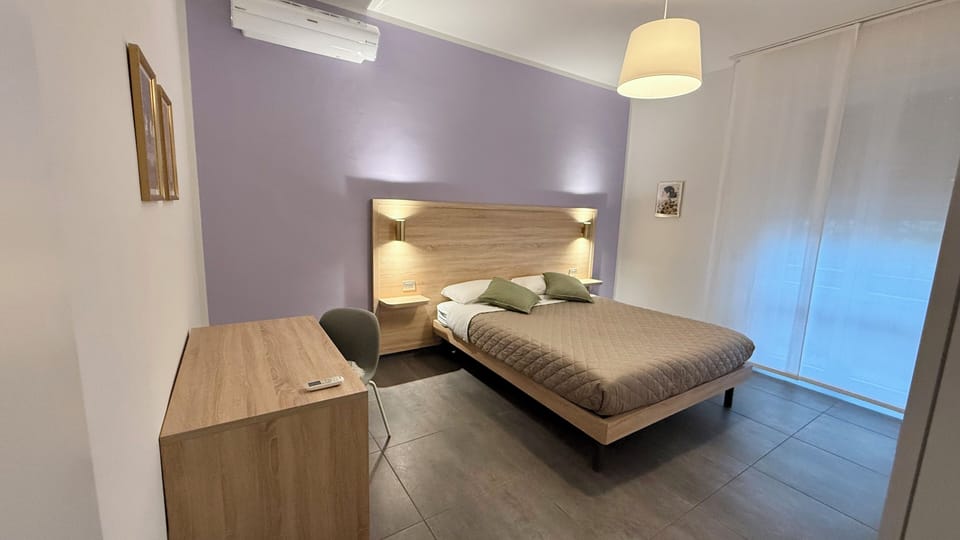 Comfort Apartment | 1 bedroom, blackout drapes, iron/ironing board, WiFi (free)