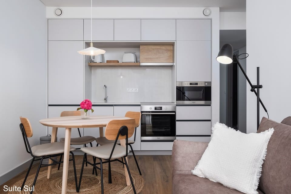 Panoramic Suite | Private kitchen | Fridge, microwave, oven, stovetop