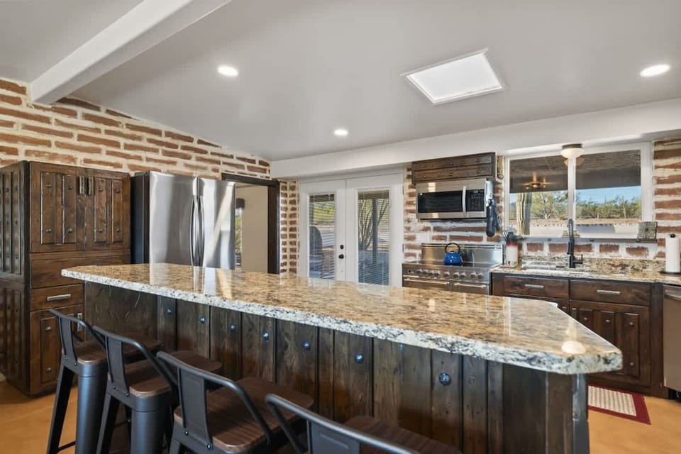 House | 5 bedrooms, desk, high-speed internet