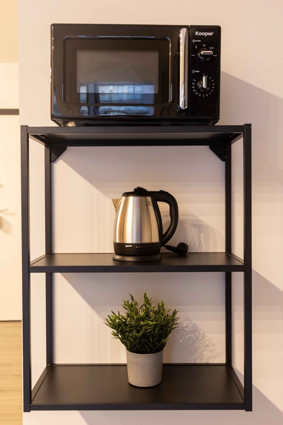 Deluxe Apartment, 2 Queen Beds, Kitchen, Courtyard View | Private kitchen