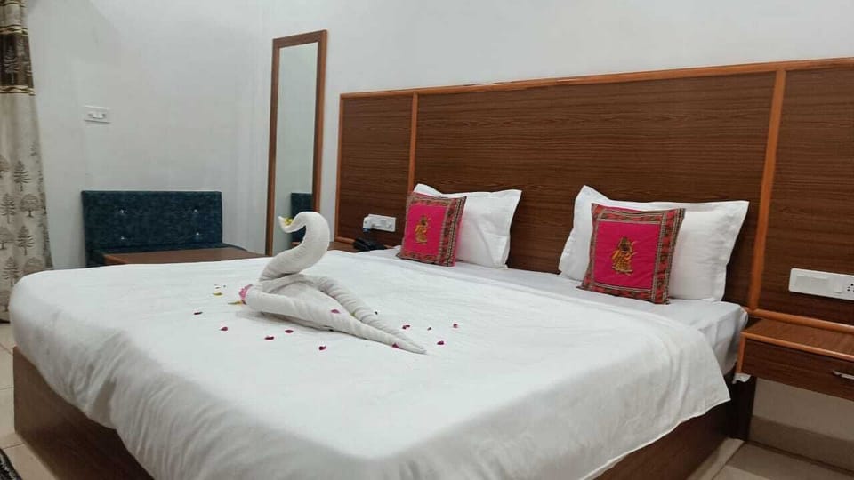 Deluxe Room | Egyptian cotton sheets, premium bedding, down comforters