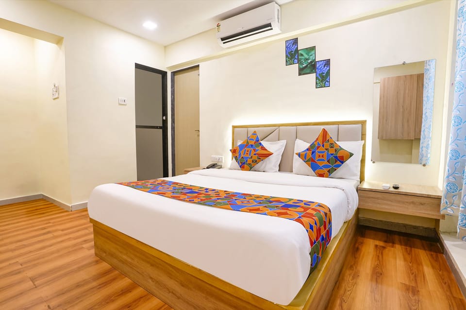 Deluxe Room | Egyptian cotton sheets, premium bedding, in-room safe, desk