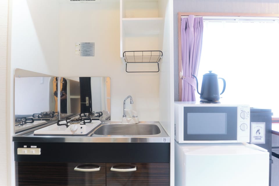 double room/non-smoking(2p) | Private kitchen | Fridge, microwave, stovetop, electric kettle