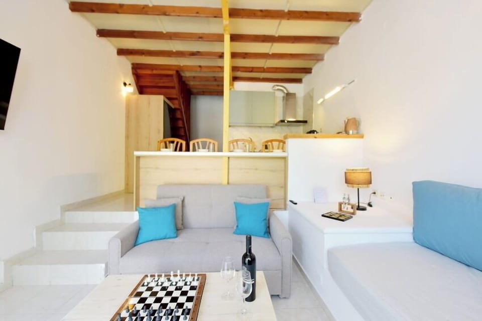 Family Quadruple Room | Living area
