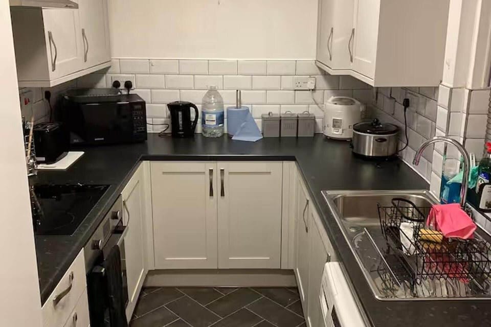 House | Private kitchen | Fridge, microwave, oven, stovetop