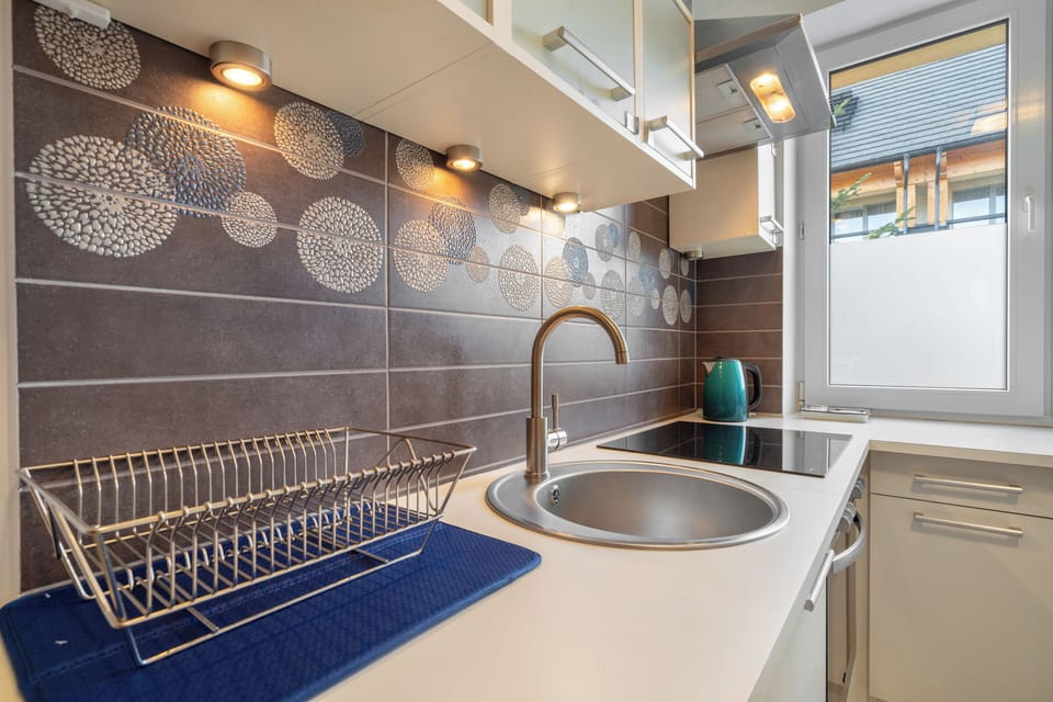 Comfort Studio Suite, Balcony | Private kitchen